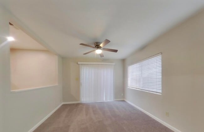 Building Photo - 2747 El Rey St