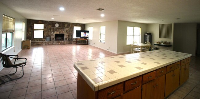 Building Photo - 210 Lange Ravine