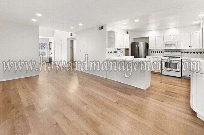 Building Photo - LAKE VIEW in LA! Majestic townhouse with high ceilings, three patios and lake view!
