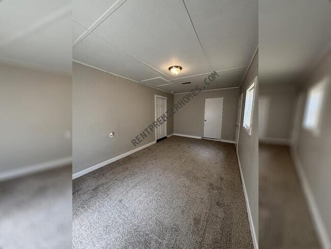 Building Photo - 124 Karen Cove