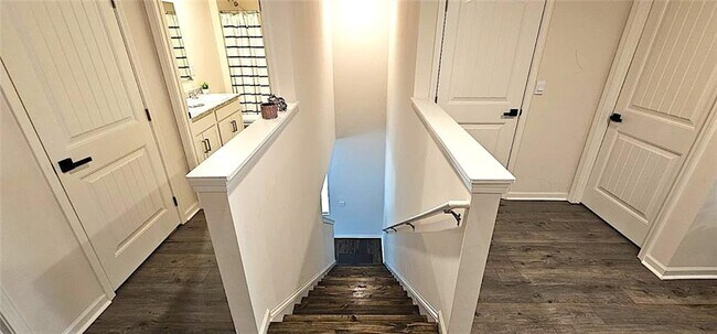 Building Photo - 404 Starbuck Parkway