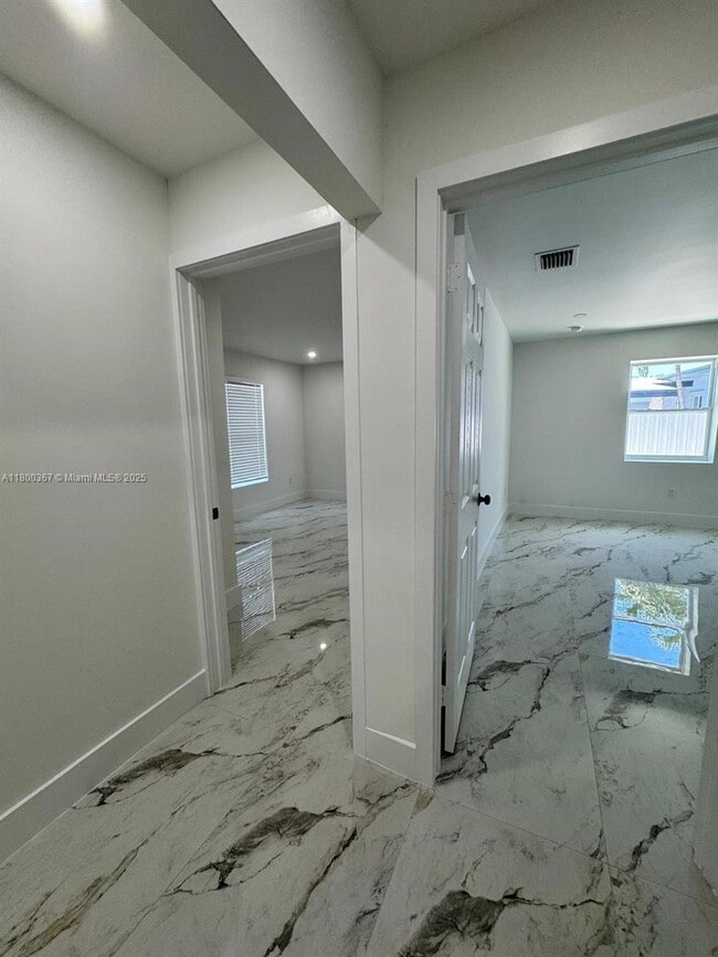 Building Photo - 11000 SW 47th Terrace