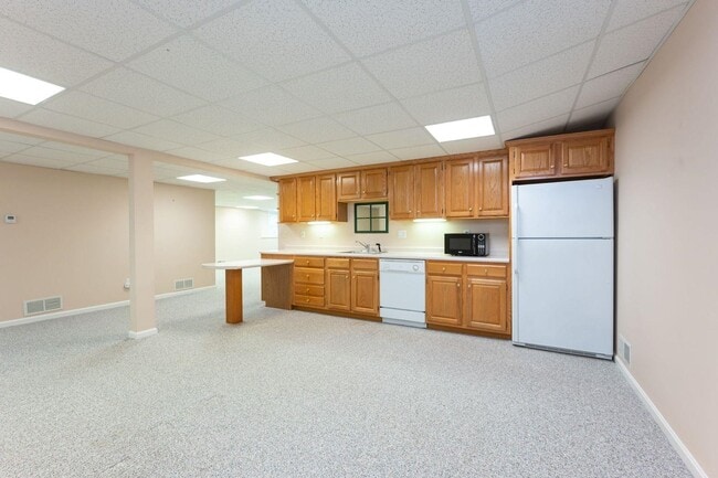 Building Photo - 23 Gleneagle Dr