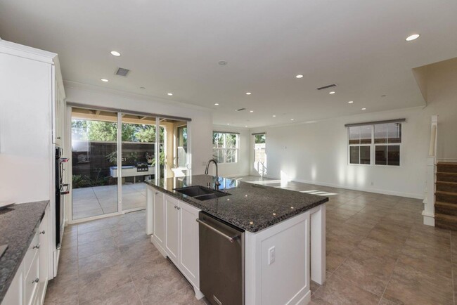 Building Photo - Irvine Single Family house 4bd/3ba Eastwoo...