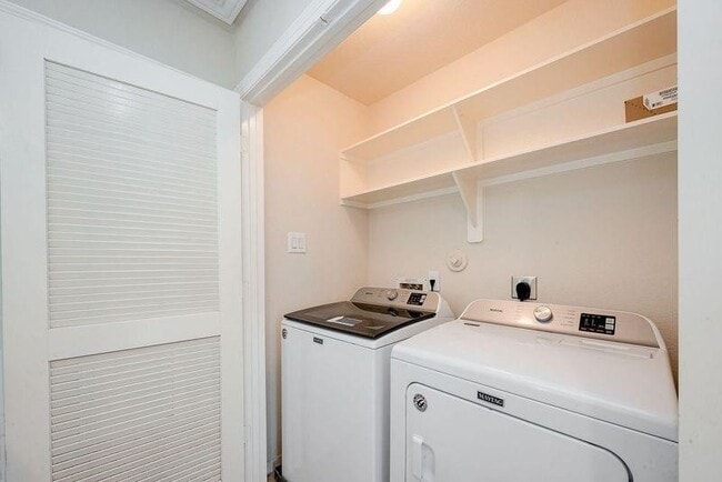 Building Photo - 3302 Clearview Cir