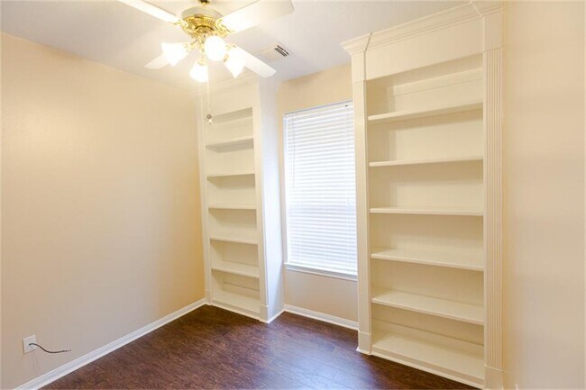 Building Photo - 314 Blossomwood Dr