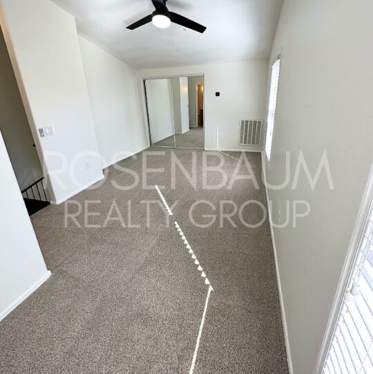 Building Photo - Stylish 3-story townhome in The Gardens Co...
