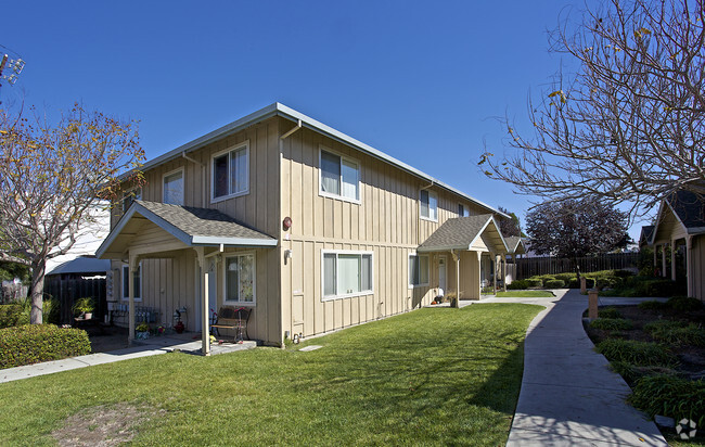 Building Photo - Sunshine Village Apartments
