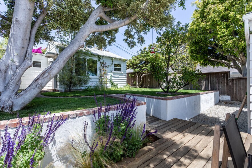 Building Photo - 1735 Bryn Mawr Ave