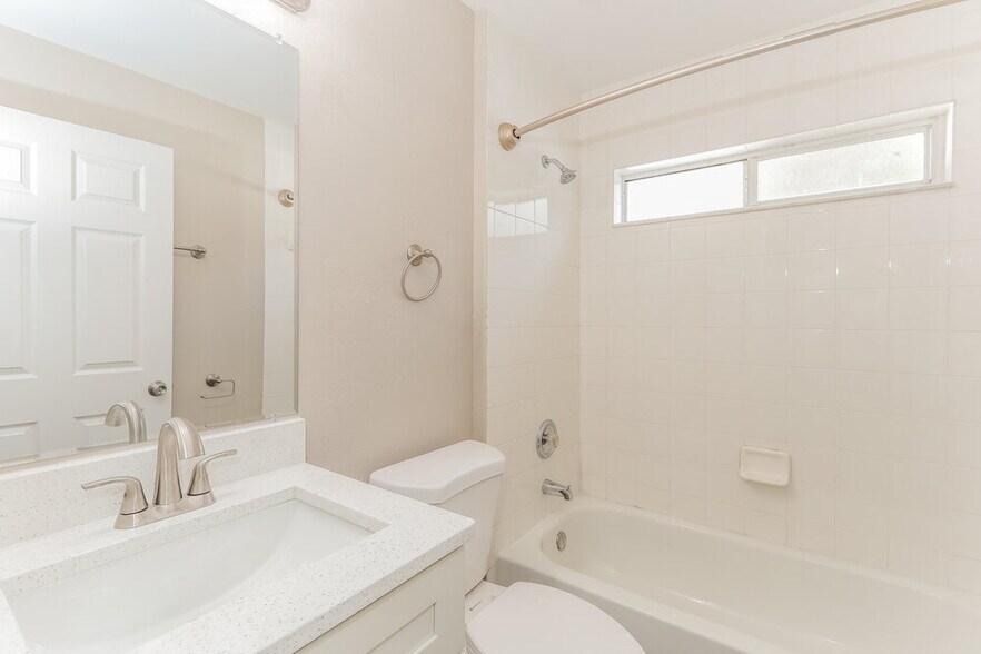 Building Photo - 19009 Weatherstone Dr