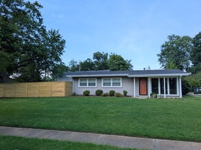 Building Photo - 1701 Brentmoor Ln