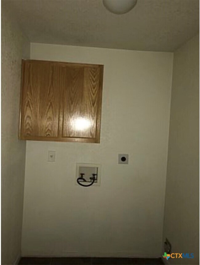 Building Photo - 3803 Ys Pak Ct