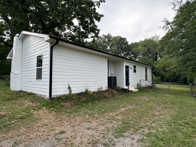 Primary Photo - 105 Center St