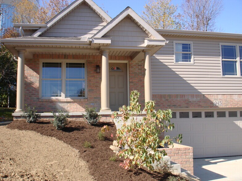Building Photo - 975 Sautter Dr