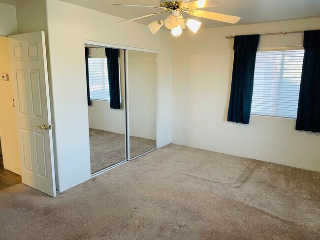 Building Photo - Village Of Oak Creek