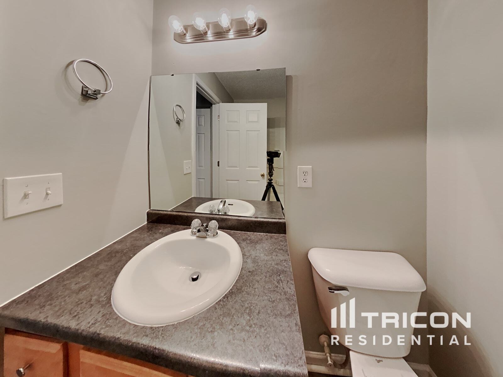 Building Photo - 142 Quiet Grove Dr