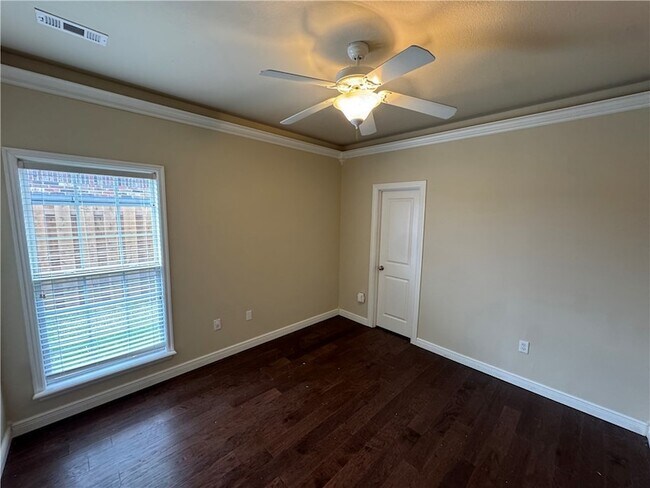 Building Photo - 407 Lyndal Ln
