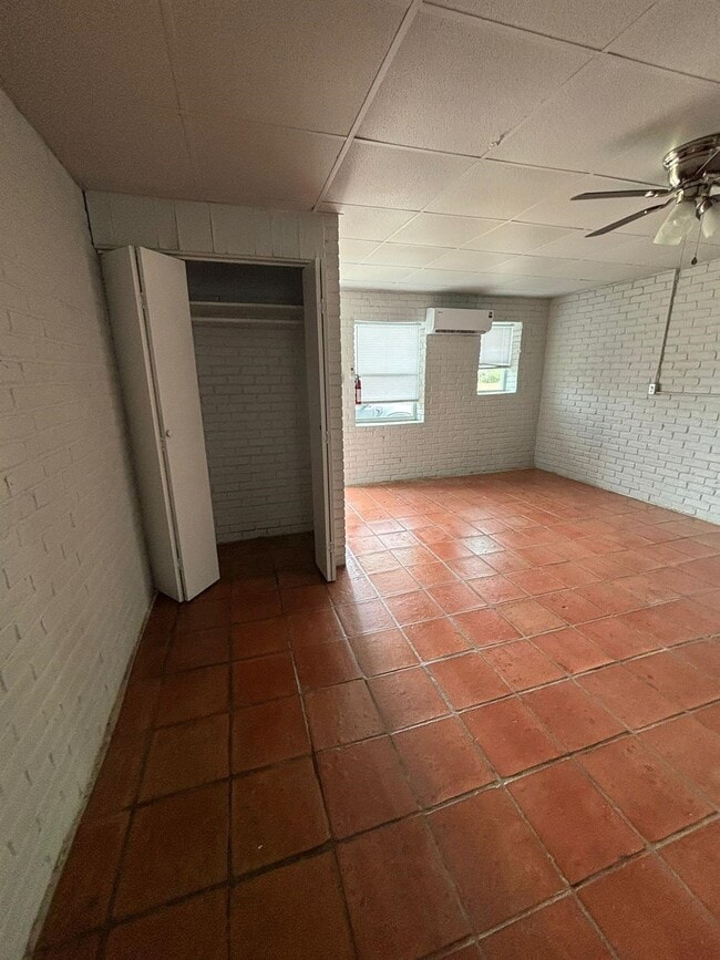 Building Photo - 1627 FM351