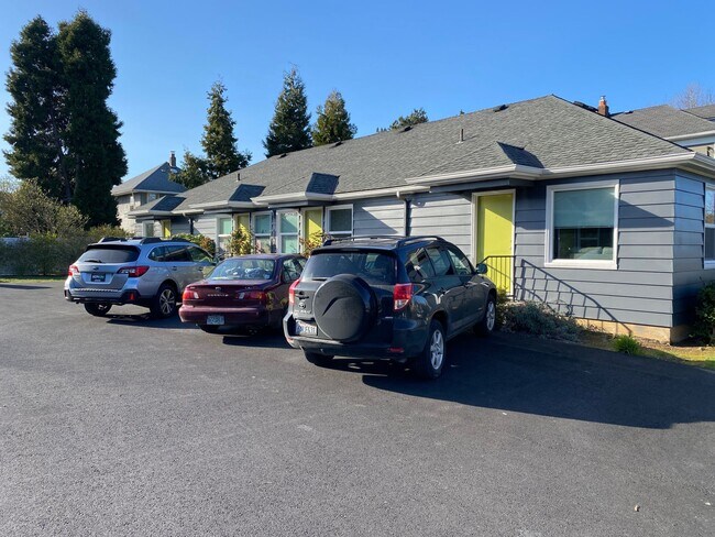 Building Photo - Overlook-Arbor Lodge Courtyard 4-plex Spac...