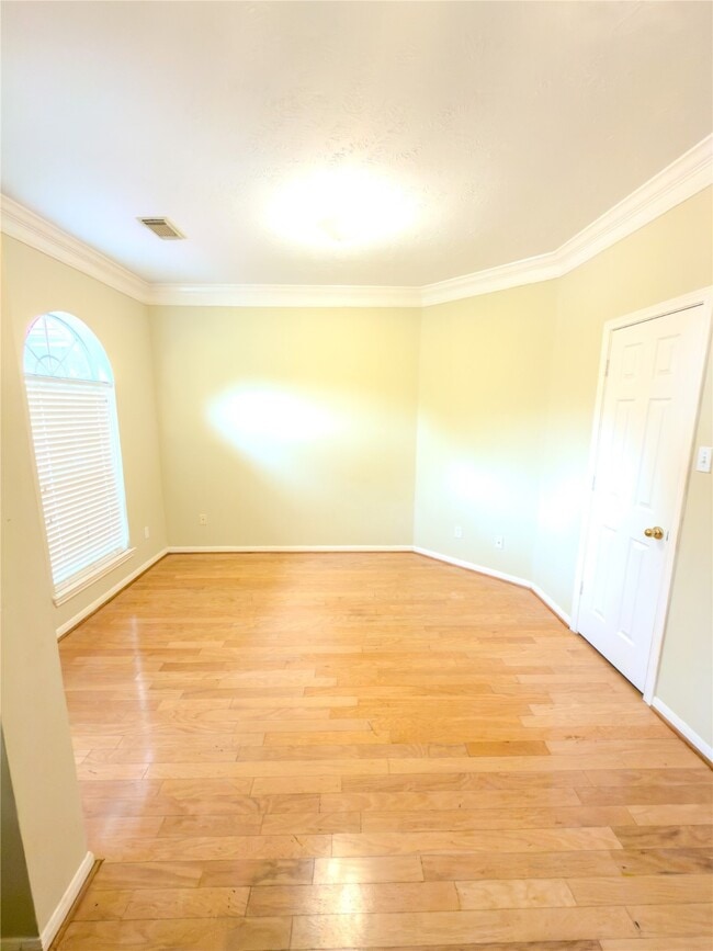 Building Photo - 818 Presley Way