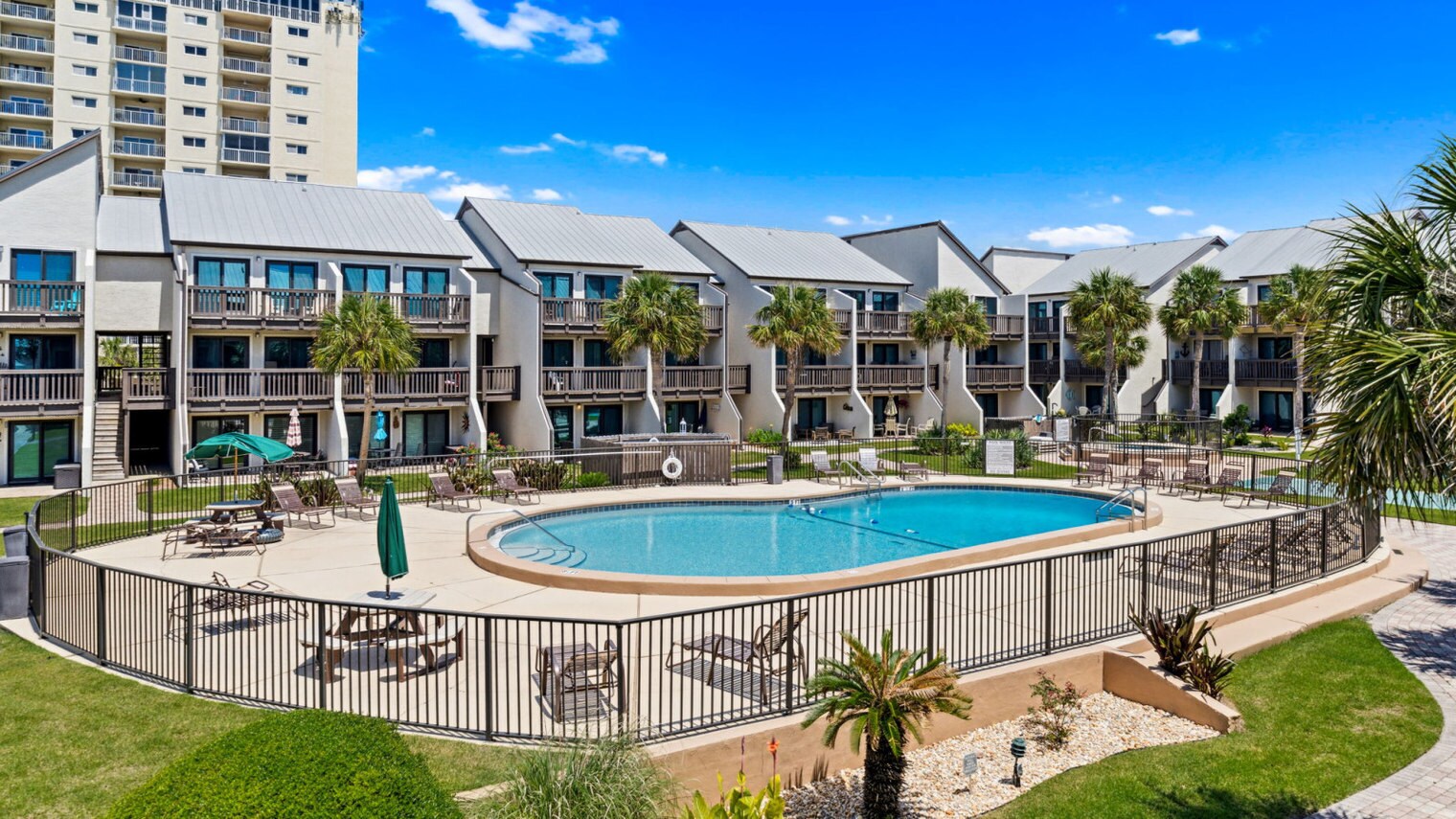 Building Photo - 5717 Thomas Dr