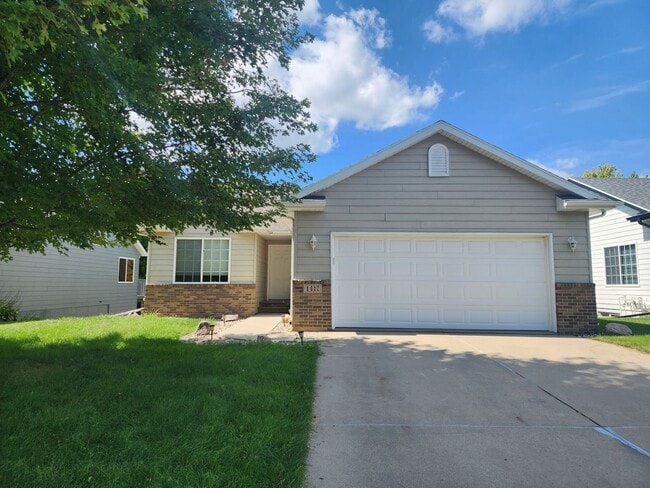 Building Photo - 3Bd 2BA near Jefferson Highschool!