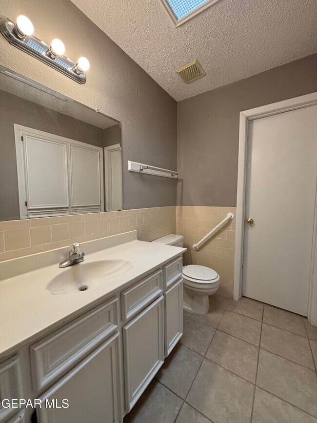 Building Photo - 3228 Mountain Ridge Dr