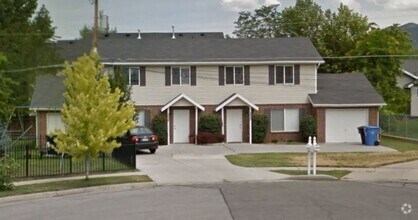 Building Photo - 2 Bd 1.5 Bath Duplex in Milcreek