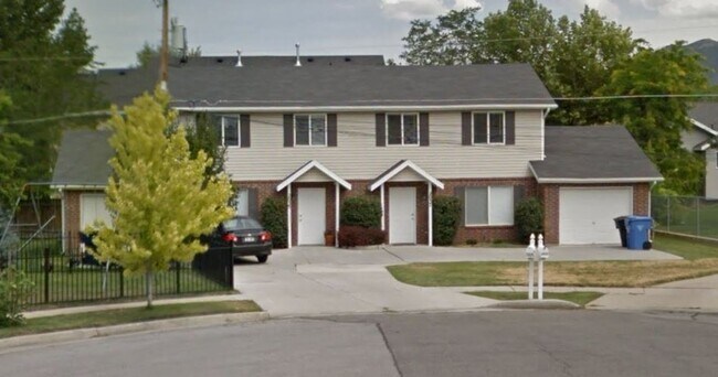 Primary Photo - 2 Bd 1.5 Bath Duplex in Milcreek