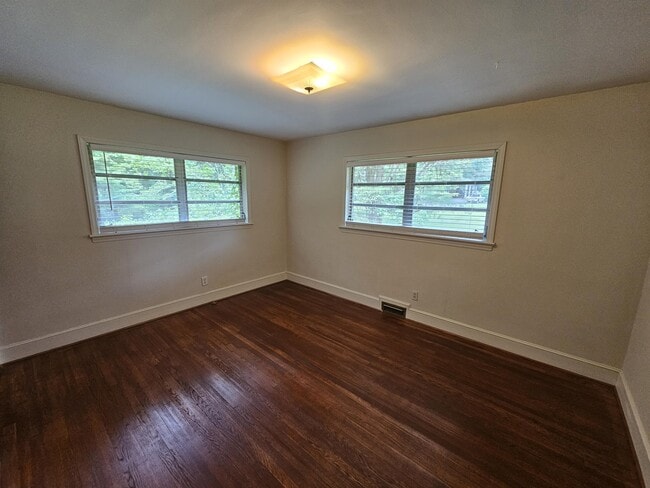 Building Photo - 7604 Shady Ln