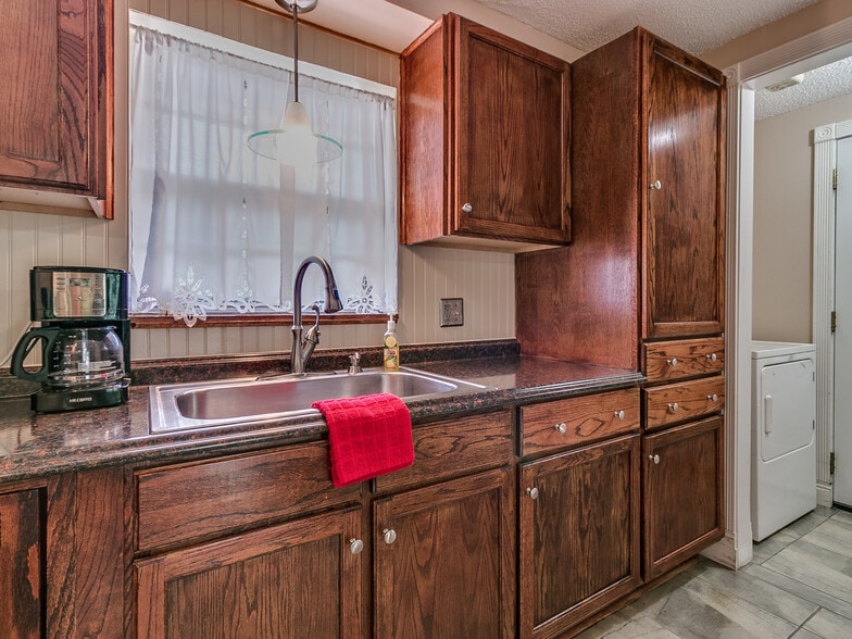 Building Photo - 1548 Bradley Pl