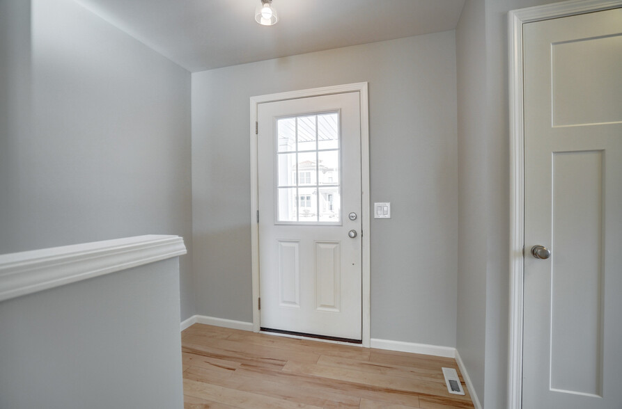 Entry Way - 9121 Weatherstone Rd