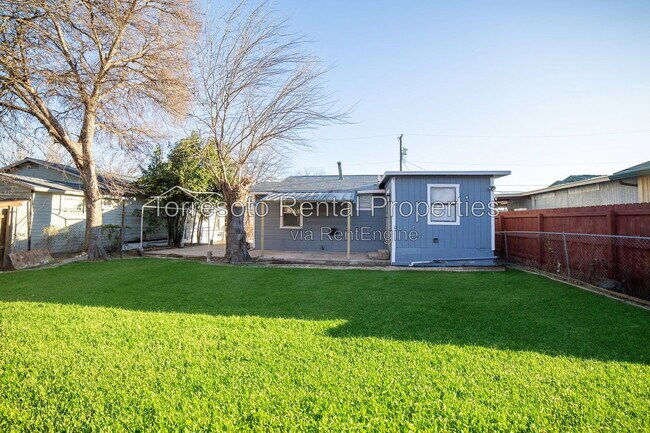 Building Photo - 2731 Menchaca St