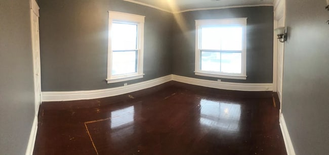 Building Photo - Beautiful 4 Bedroom / 1.5 Bathroom house