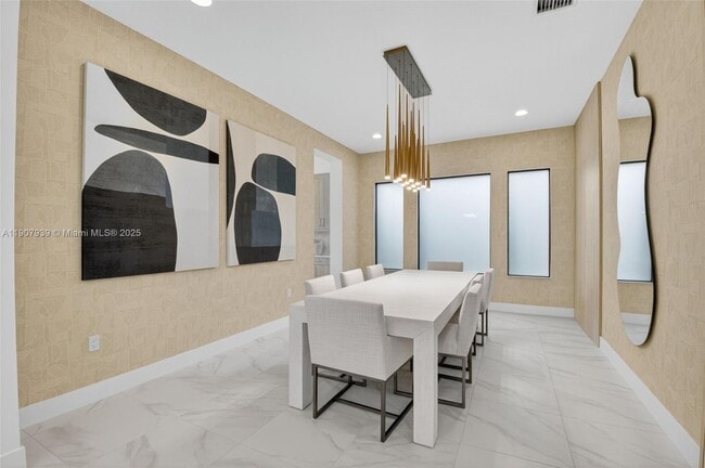 Building Photo - 8356 Royal County Down Rd