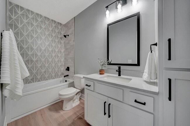 Building Photo - Beautiful Luxury Townhome