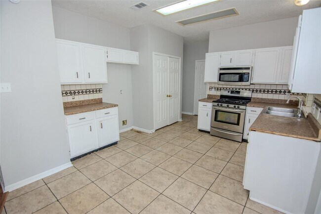 Building Photo - 4903 Heritage Plains Dr