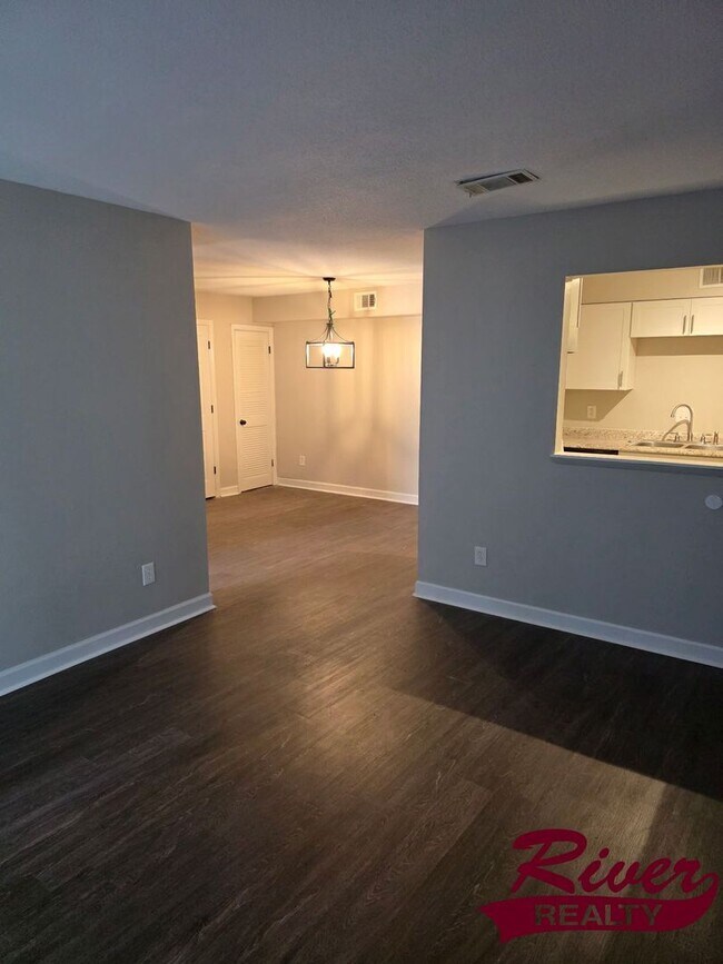 Building Photo - Charming 2-Bedroom Condo for Rent in Fount...