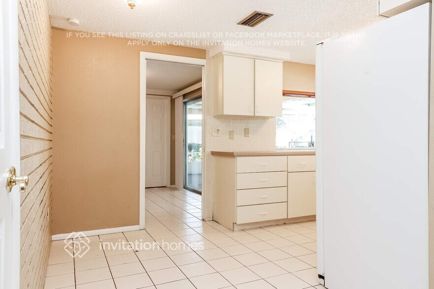 Building Photo - 12206 Meadowbrook Ln