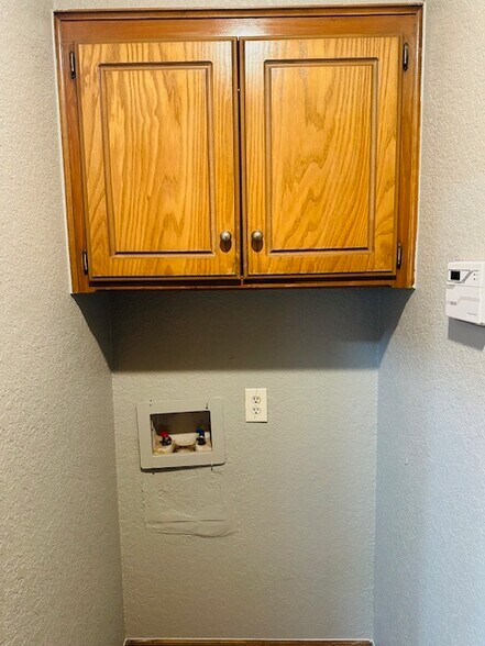 Building Photo - 600 Fire Light Dr