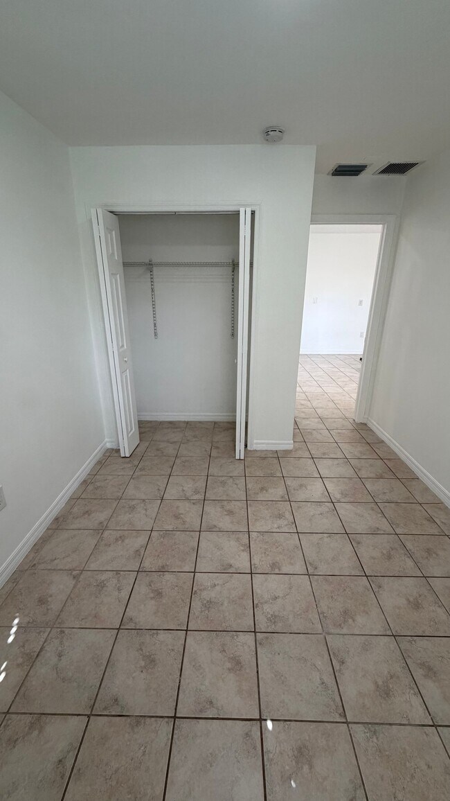Building Photo - 2712 SW 118th Ct