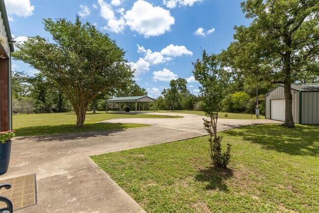 Building Photo - 1072 Papenberg Rd