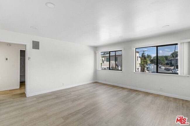 Building Photo - 129 S Avenue 64