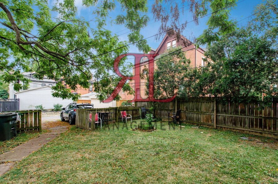 Building Photo - 821 Oak St