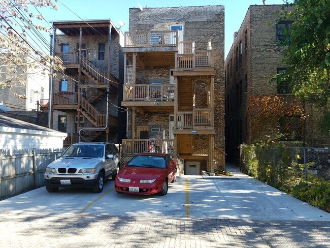 Building Photo - HUGE 4bed/2bath Condo Quality GARDEN unit in Wicker Park! Central Air! In-Unit Laundry!