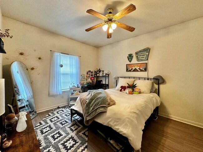 Building Photo - 4/4 Duplex Near Baylor!