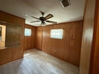 Building Photo - Fully Renovated 3/1 Available for Immediate Rent!