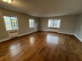 Building Photo - Canterbury Court Apartments