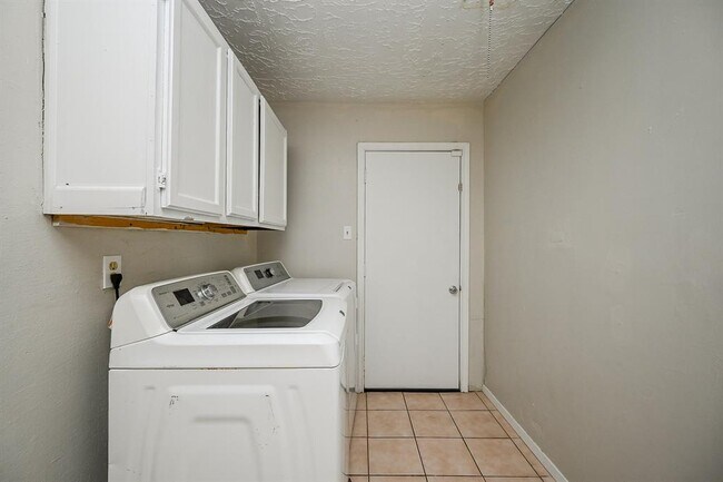 Building Photo - 7407 W Fuqua St