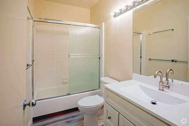 3BR, 2.5BA - 1390 - 20 McAker